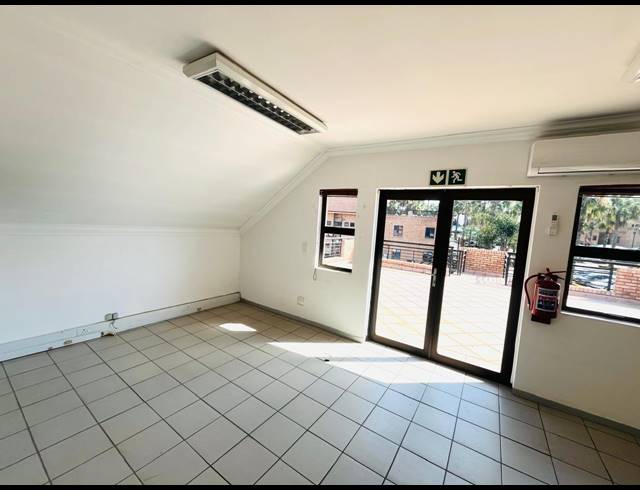 92M² OFFICE TO LET IN FOURWAYS